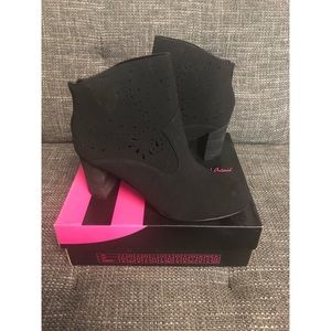 NWOT Michael Antonio Suede Ankle Boots sz 10